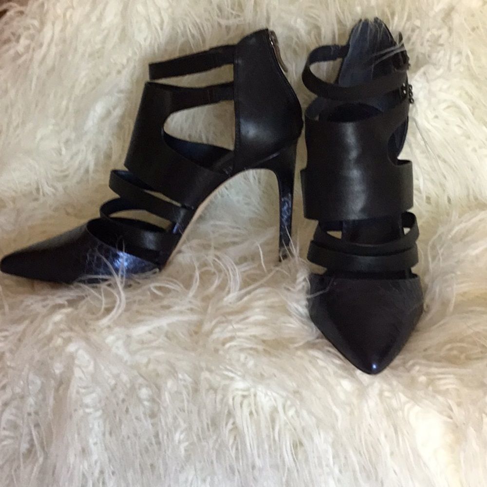 NWT midnight blue & black stilettos in size 10/40